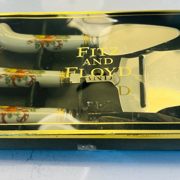 Fitz and Floyd three-piece cheese serving set from the St. Nicholas collection - Picture 3 of 3